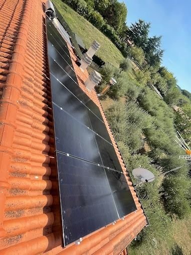 Baterías de almacenamiento e inversor instalados