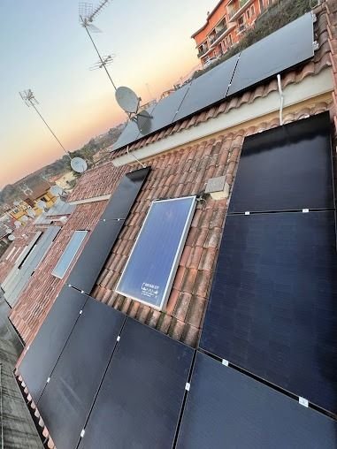 Baterías de almacenamiento e inversor instalados