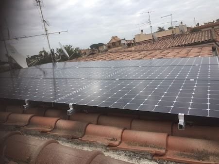 Baterías de almacenamiento e inversor instalados
