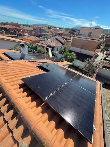 Baterías de almacenamiento e inversor instalados