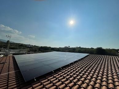 Instalación de placas solares realizada por nuestro equipo (1)