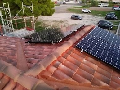 Instalación de placas solares realizada por nuestro equipo (7)
