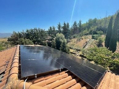 Instalación de placas solares realizada por nuestro equipo (2)